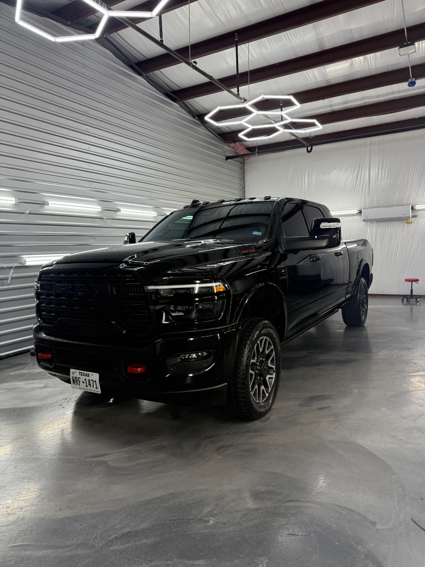 Ram · Tint and gloss finish